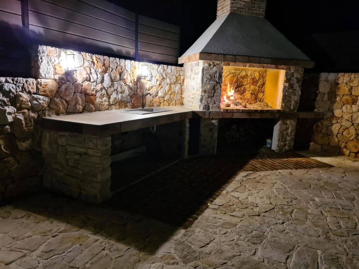 Villa Lulu Kamena Villa S Maslinikom Otok Krk Dobrinj Selo Gostinjac Krk Town Esterno foto