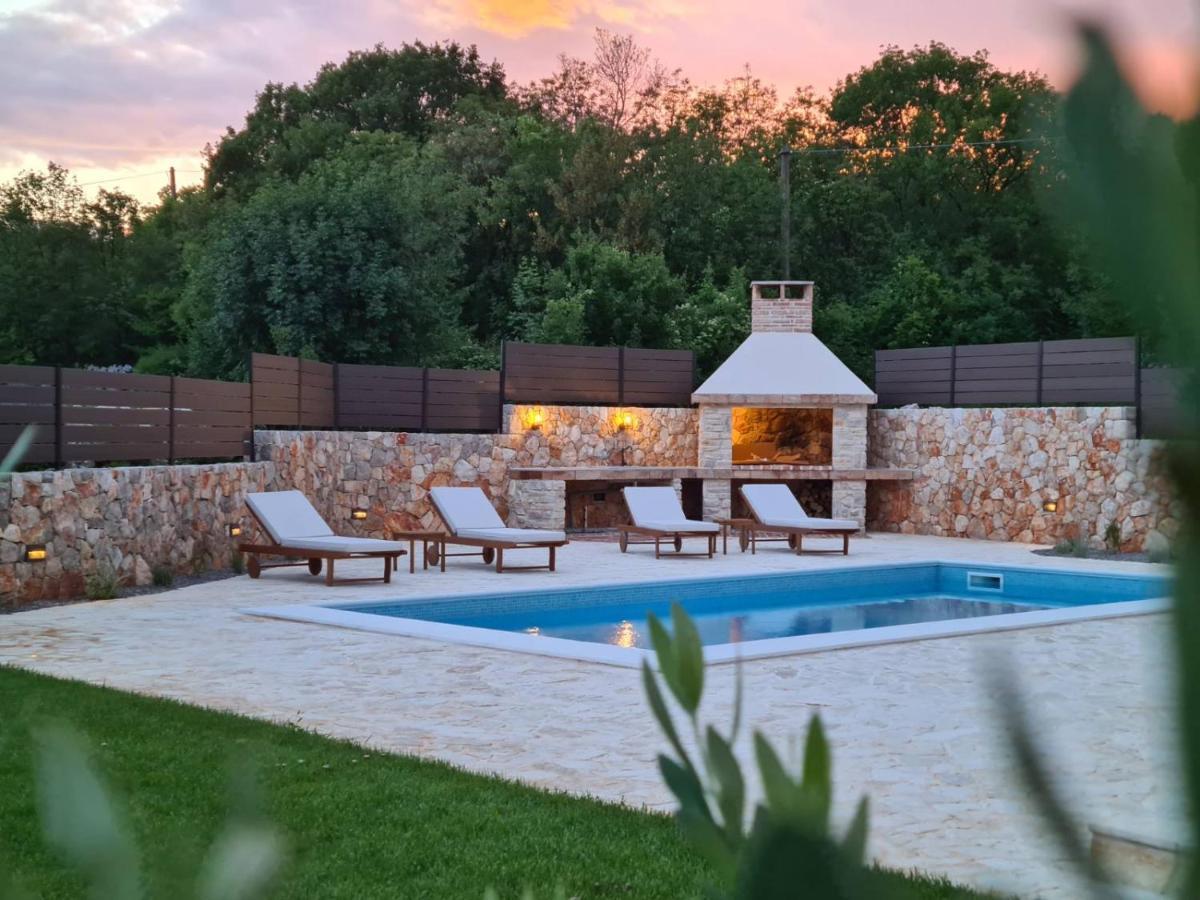 Villa Lulu Kamena Villa S Maslinikom Otok Krk Dobrinj Selo Gostinjac Krk Town Esterno foto