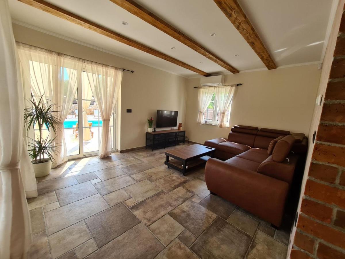 Villa Lulu Kamena Villa S Maslinikom Otok Krk Dobrinj Selo Gostinjac Krk Town Esterno foto