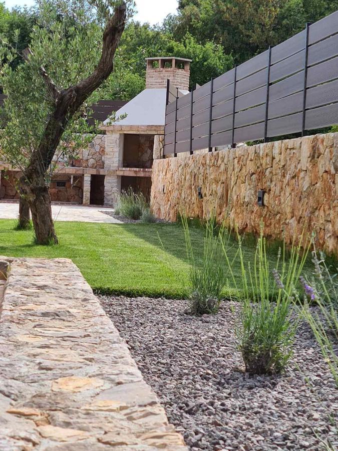 Villa Lulu Kamena Villa S Maslinikom Otok Krk Dobrinj Selo Gostinjac Krk Town Esterno foto